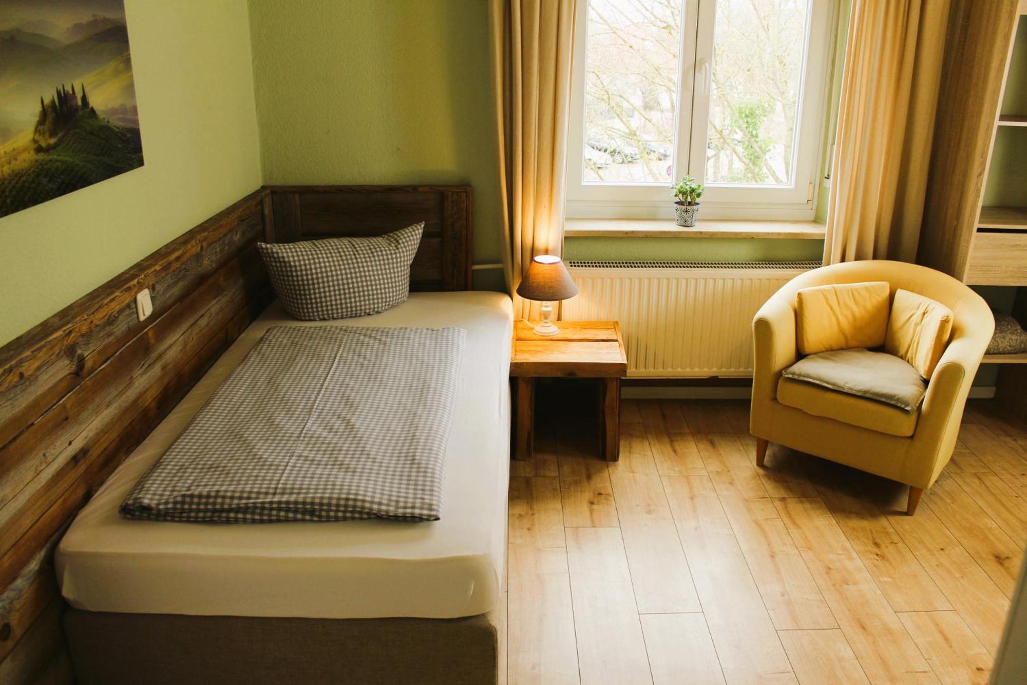 Haus Am Bach - Gemuetliche Pension Allershausen Exteriör bild