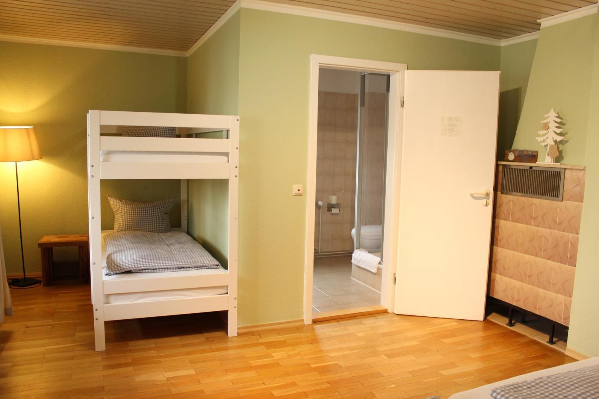 Haus Am Bach - Gemuetliche Pension Allershausen Exteriör bild