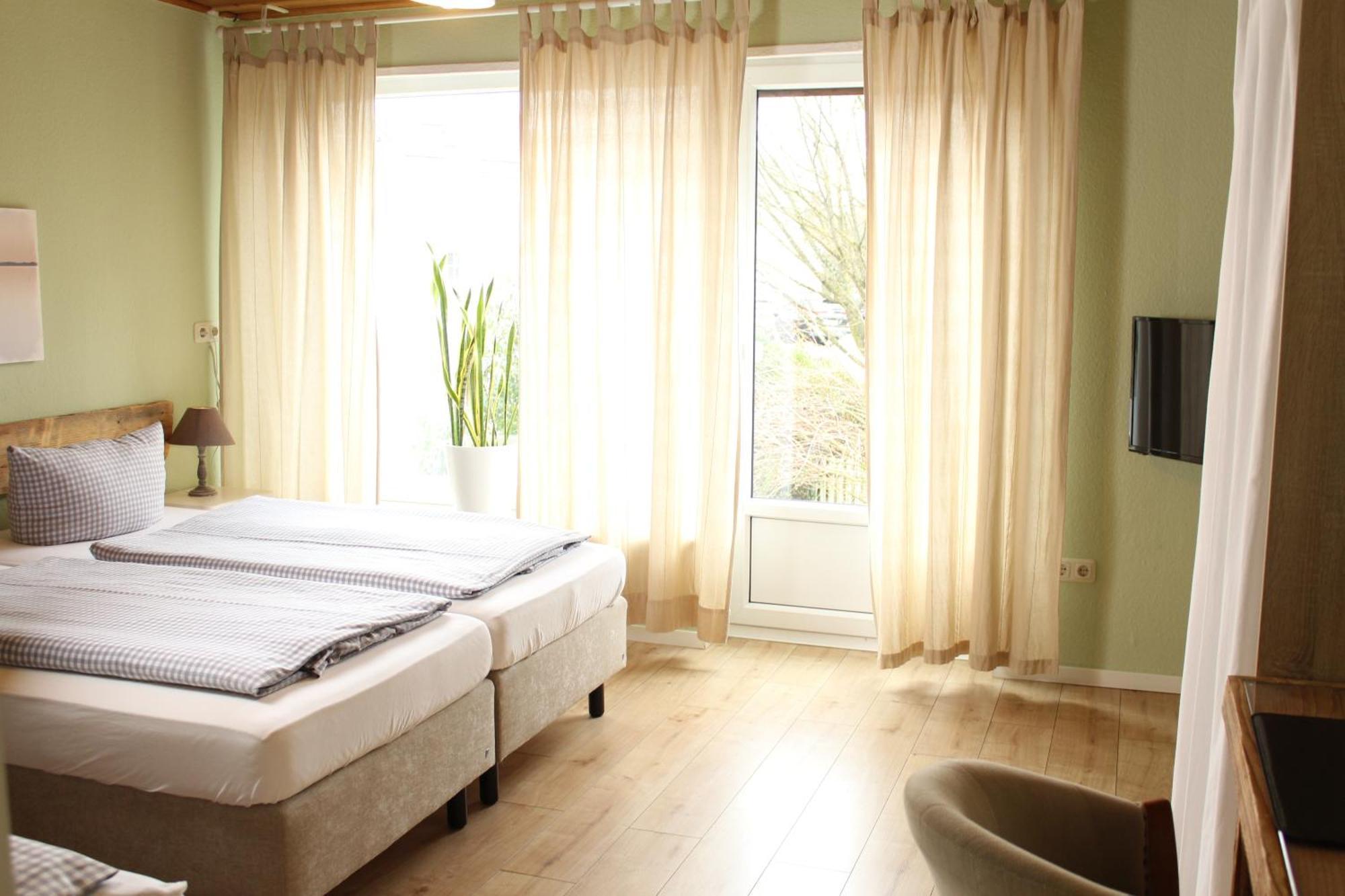 Haus Am Bach - Gemuetliche Pension Allershausen Exteriör bild