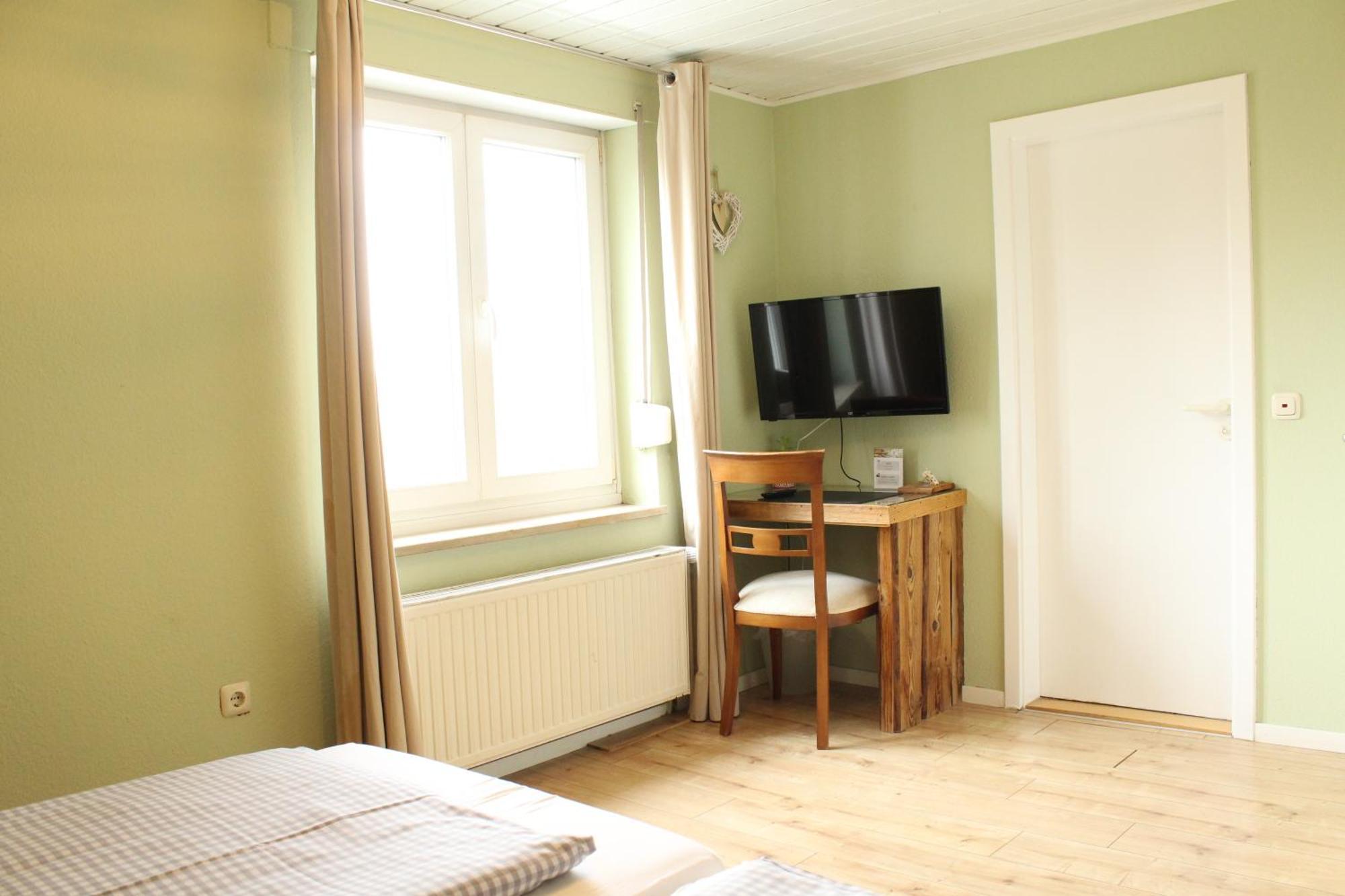 Haus Am Bach - Gemuetliche Pension Allershausen Exteriör bild