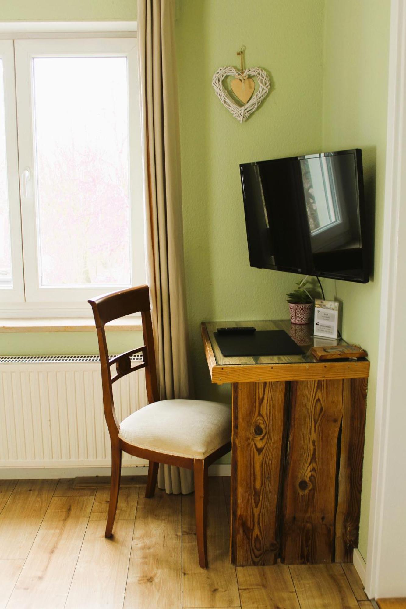 Haus Am Bach - Gemuetliche Pension Allershausen Exteriör bild