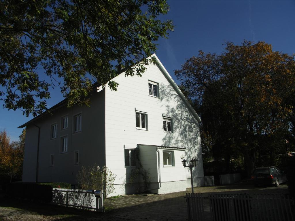 Haus Am Bach - Gemuetliche Pension Allershausen Exteriör bild